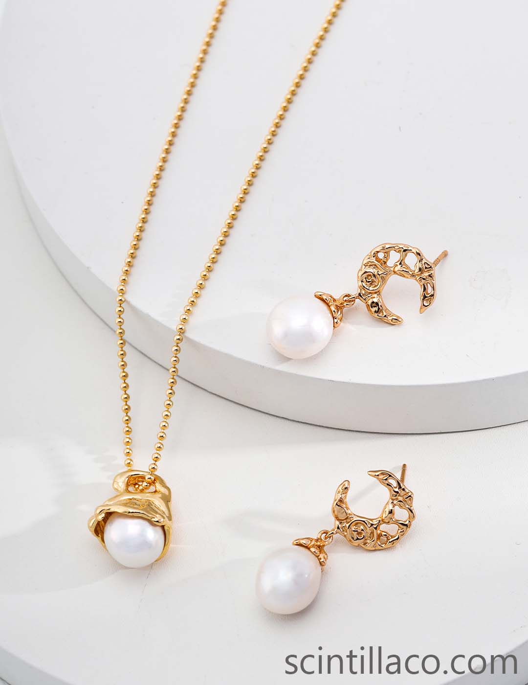 Golden Color Necklace with Pearl