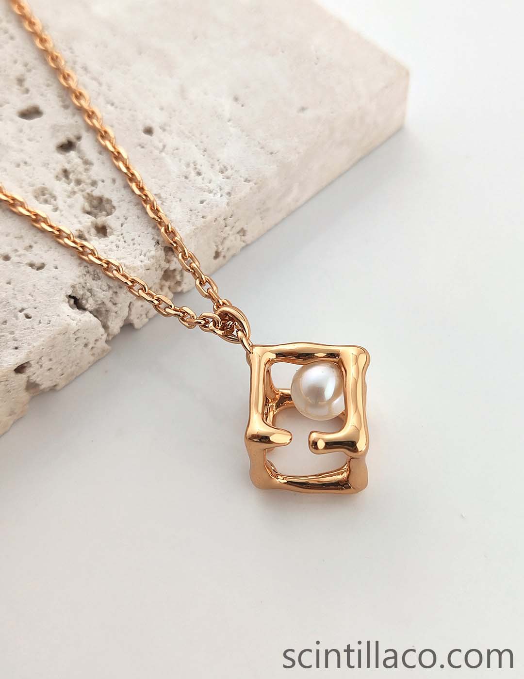 Yellow/White Golden Color Necklace with Pearl